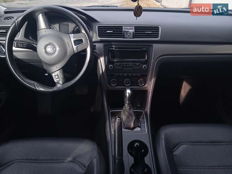 Седан Volkswagen Passat 2015 в Днепре