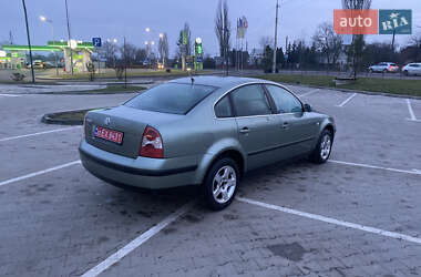 Седан Volkswagen Passat 2002 в Луцьку