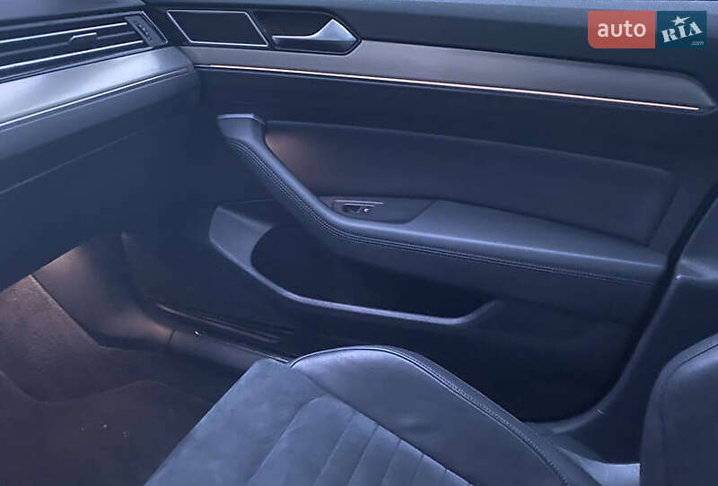 Универсал Volkswagen Passat 2016 в Киеве фото 14 Универсал Volkswagen Passat 2016 в Киеве