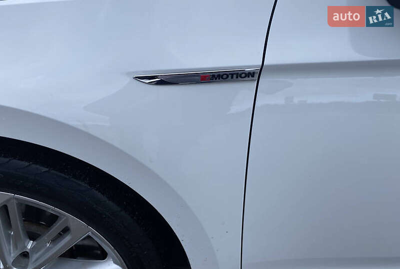 Универсал Volkswagen Passat 2016 в Киеве фото 6 Универсал Volkswagen Passat 2016 в Киеве