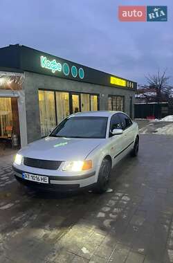 Седан Volkswagen Passat 1996 в Буковеле