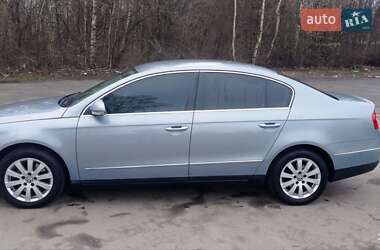 Седан Volkswagen Passat 2010 в Звягеле