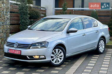 Седан Volkswagen Passat 2012 в Стрию