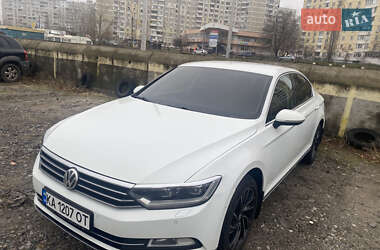 Седан Volkswagen Passat 2015 в Києві