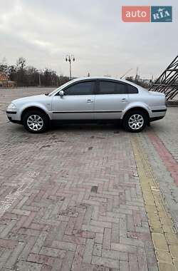 Седан Volkswagen Passat 2002 в Харкові