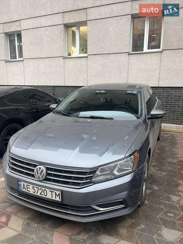 Седан Volkswagen Passat 2016 в Дніпрі