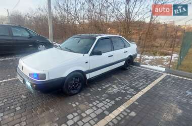 Седан Volkswagen Passat 1988 в Бібрці