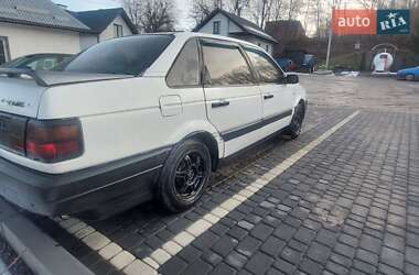 Седан Volkswagen Passat 1988 в Бібрці