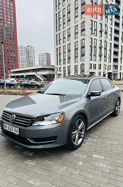 Седан Volkswagen Passat 2013 в Києві