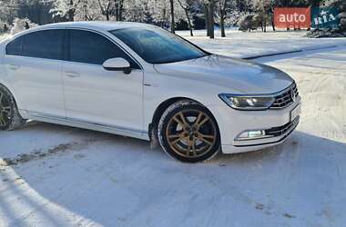 Седан Volkswagen Passat 2015 в 