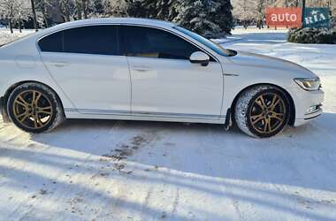 Седан Volkswagen Passat 2015 в 
