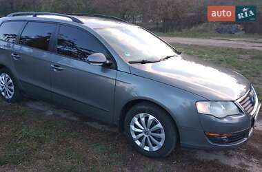 Універсал Volkswagen Passat 2005 в Житомирі