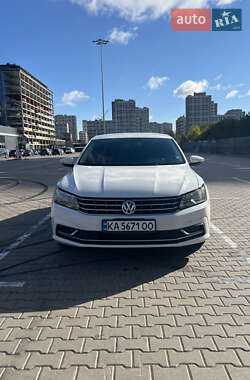 Седан Volkswagen Passat 2016 в Києві