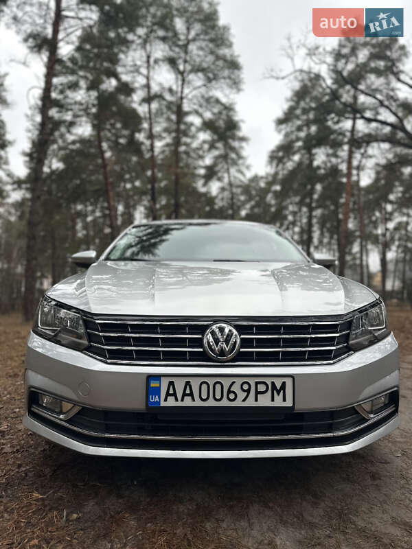 Седан Volkswagen Passat 2016 в Киеве