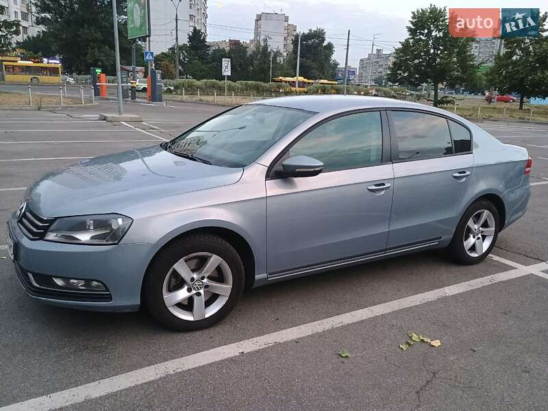 Седан Volkswagen Passat 2011 в 