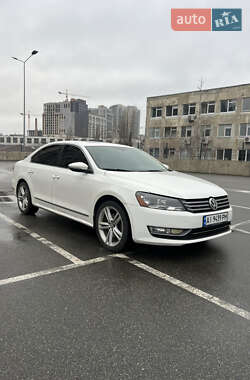 Седан Volkswagen Passat 2012 в Києві