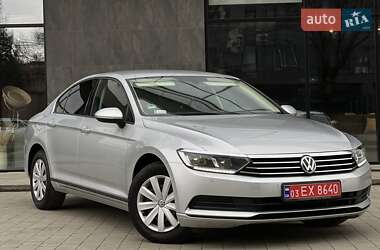 Седан Volkswagen Passat 2019 в Ужгороді