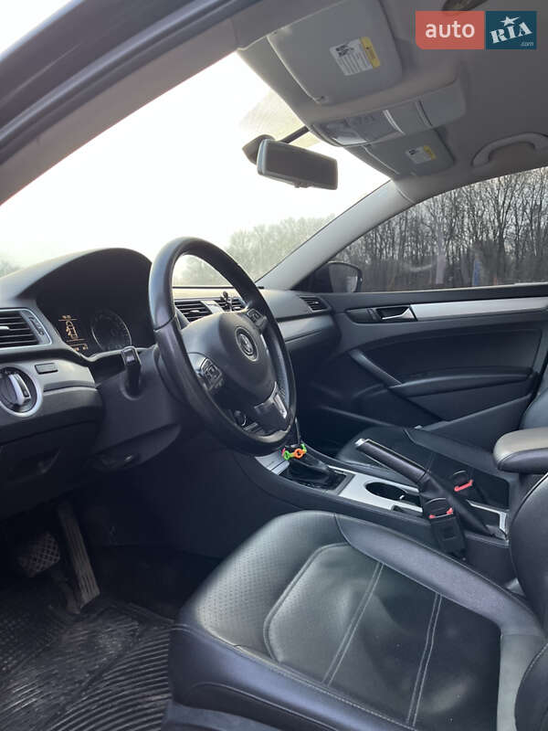 Седан Volkswagen Passat 2012 в Тернополі