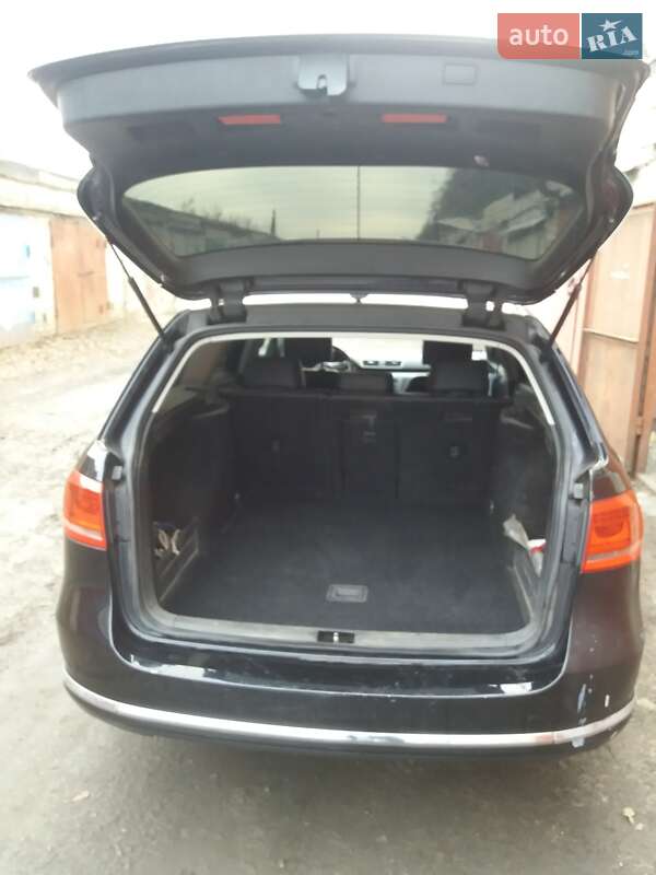 Універсал Volkswagen Passat 2011 в Лозовій