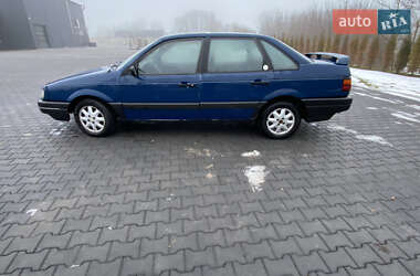 Седан Volkswagen Passat 1989 в Зборове