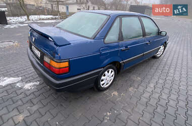 Седан Volkswagen Passat 1989 в Зборове