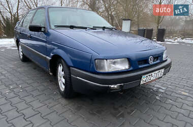 Седан Volkswagen Passat 1989 в Зборове