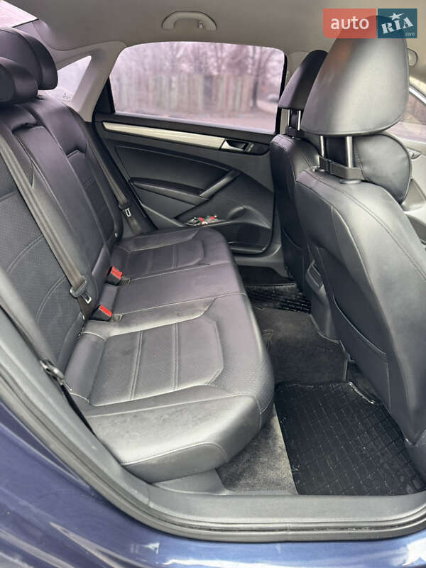 Седан Volkswagen Passat 2015 в Хмельницькому