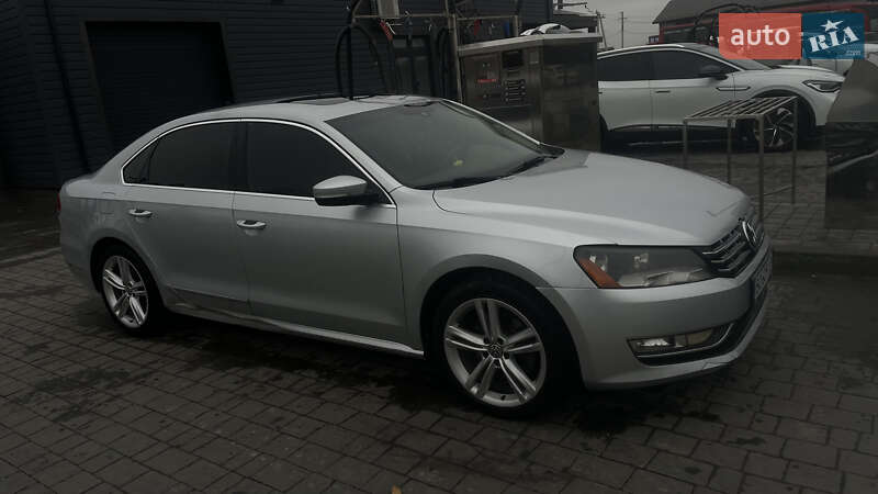 Седан Volkswagen Passat 2014 в Ивано-Франковске