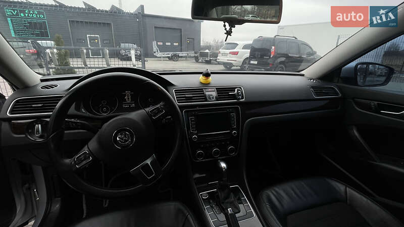 Седан Volkswagen Passat 2014 в Ивано-Франковске
