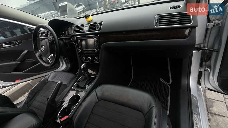 Седан Volkswagen Passat 2014 в Ивано-Франковске