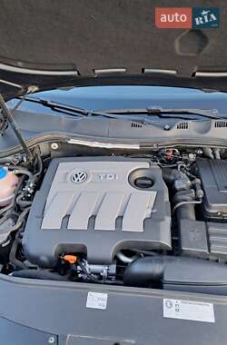 Универсал Volkswagen Passat 2011 в 