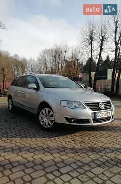 Універсал Volkswagen Passat 2010 в Тернополі