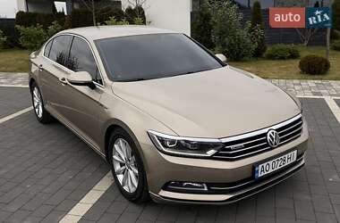 Седан Volkswagen Passat 2016 в Мукачево