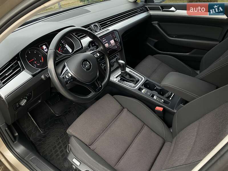 Седан Volkswagen Passat 2016 в Мукачево