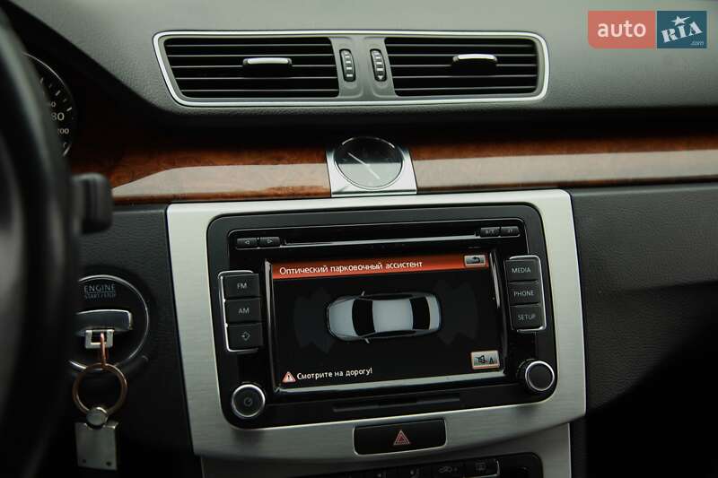 Седан Volkswagen Passat 2011 в Харькове