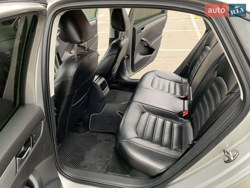 Седан Volkswagen Passat 2012 в Броварах