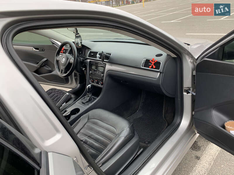 Седан Volkswagen Passat 2012 в Броварах