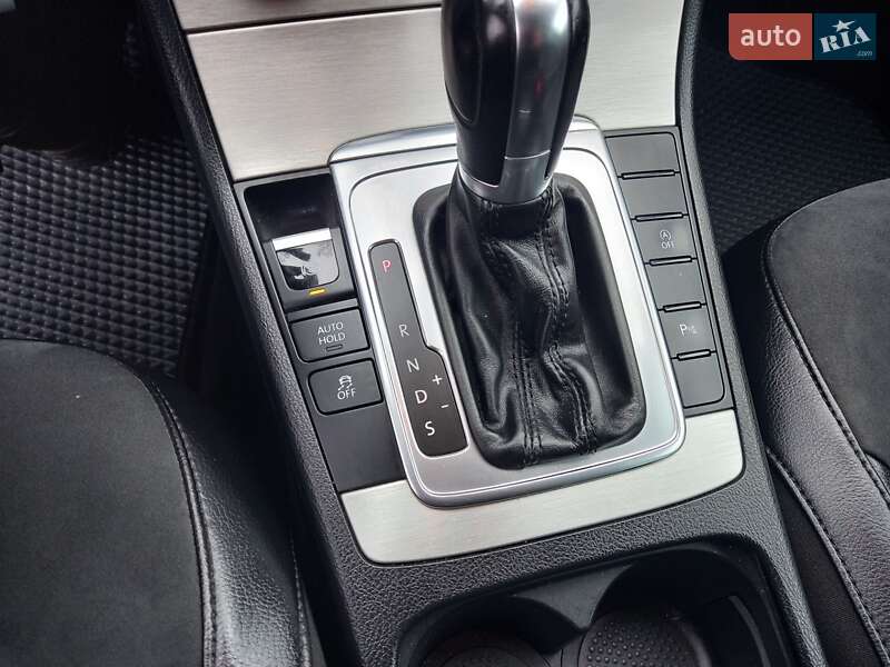 Универсал Volkswagen Passat 2012 в Хоросткове