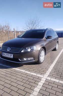 Универсал Volkswagen Passat 2012 в Дубно