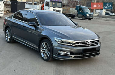 Седан Volkswagen Passat 2016 в Киеве