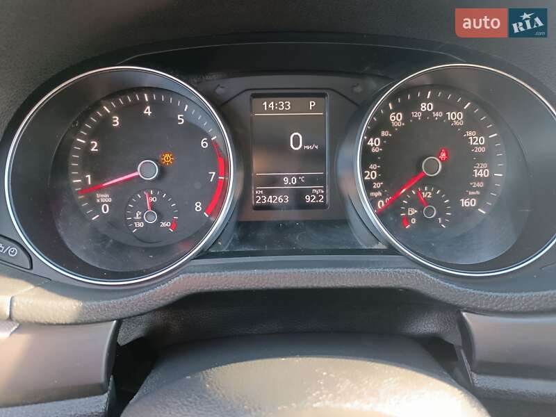 Седан Volkswagen Passat 2016 в Ровно