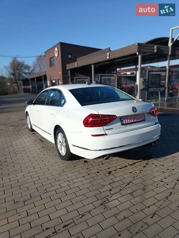 Седан Volkswagen Passat 2016 в Ровно