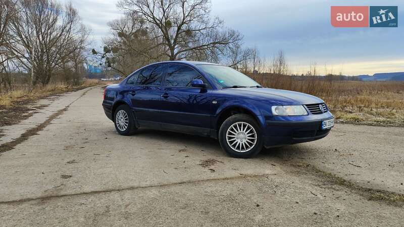 Седан Volkswagen Passat 2000 в Острозі