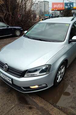 Универсал Volkswagen Passat 2012 в Луцке