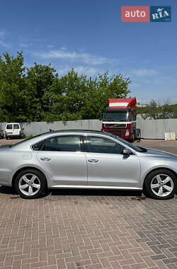 Седан Volkswagen Passat 2013 в Ровно