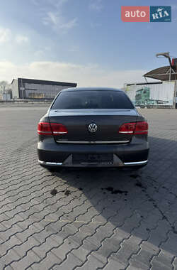 Седан Volkswagen Passat 2012 в Черновцах