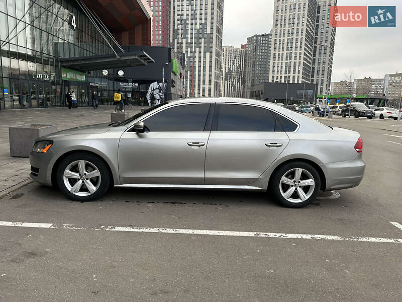 Седан Volkswagen Passat 2013 в Києві