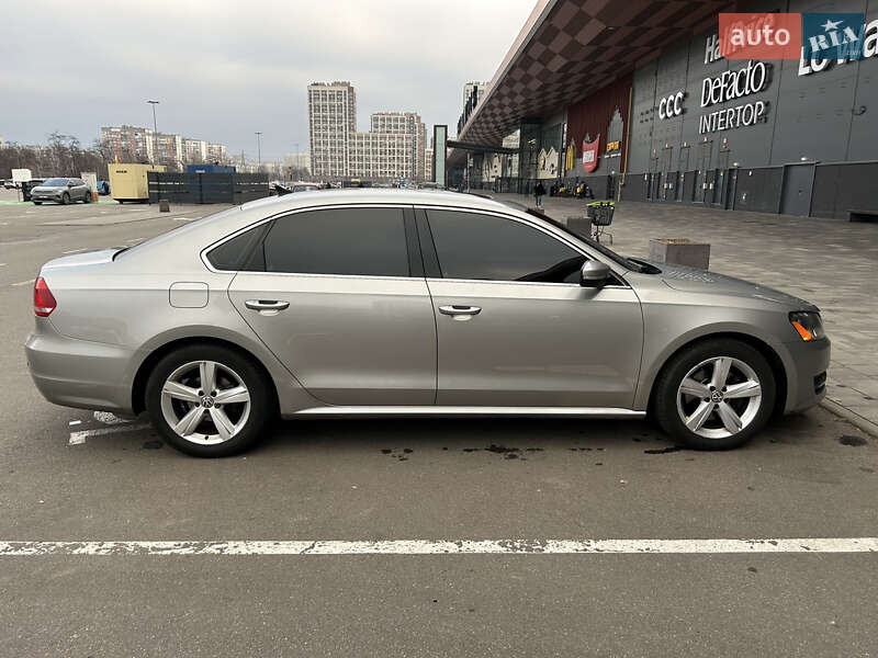 Седан Volkswagen Passat 2013 в Києві