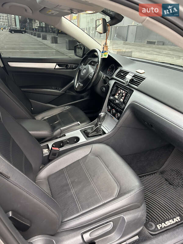 Седан Volkswagen Passat 2013 в Києві