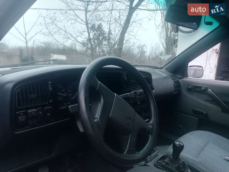 Седан Volkswagen Passat 1993 в Ржищеві